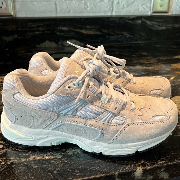 NWOB Vionic Classic Walker - Picture 8 of 17